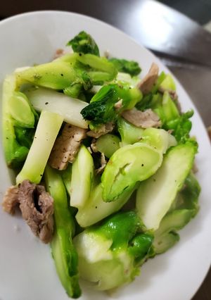 Hình của món Rau mầm đá xào thịt nạc.