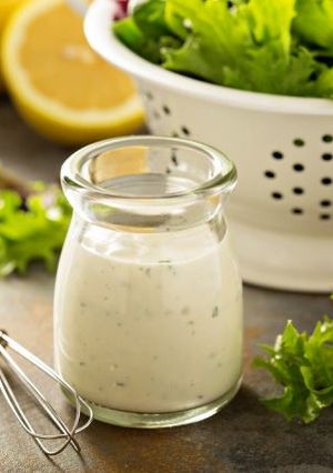 A picture of Salsa de ajo (Colombian garlic sauce).