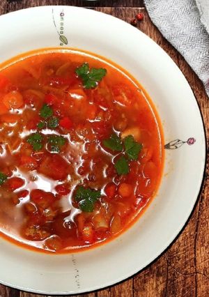 A picture of Fish soup with beans and canned tuna.