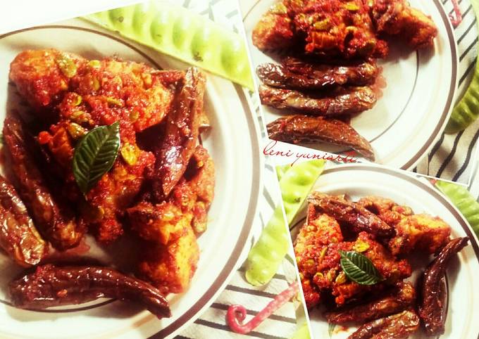 Bagaimana Menyiapkan Sambal Ayam Terong Ungu Anti Gagal
