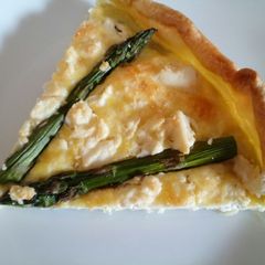A picture of Feta and asparagus pie.
