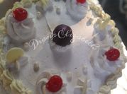 Una foto de chocolate blanco en perlas