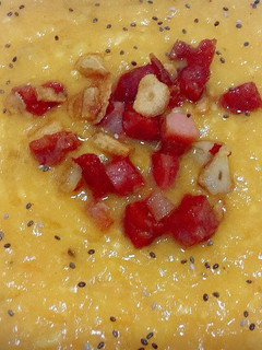 Una foto de Crema de chirivía con ajillo frito y jamón