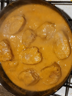Una foto de Solomillo de cerdo en salsa al vino blanco