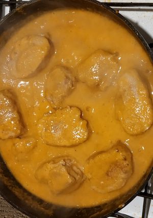 Una foto de Solomillo de cerdo en salsa al vino blanco