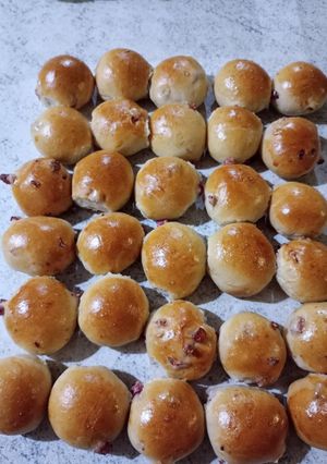 Una foto de 😋Pancitos saborizados de orégano y salame🫘🌿