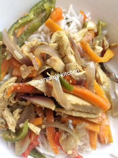 A picture of Shredded chicken sauce.