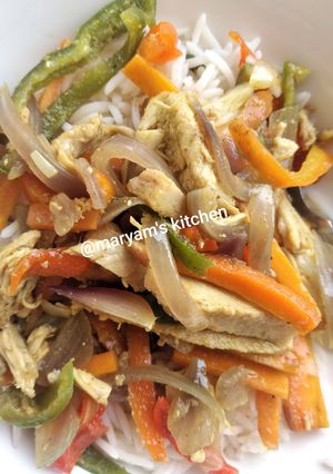 A picture of Shredded chicken sauce.
