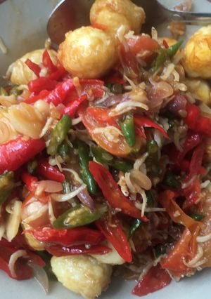 Foto resep Tumis telur puyuh sambal teri kriuk 😋
