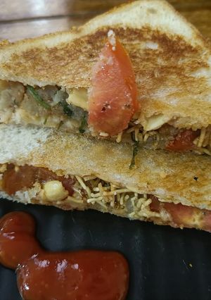 A picture of Leftover Aloo Sandwich.