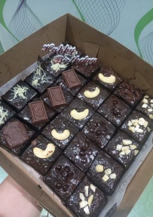 Foto resep Fudgy Brownies Shiny Crust tanpa Mixer