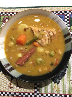Una foto de Caldo de Pollo y Salchichas