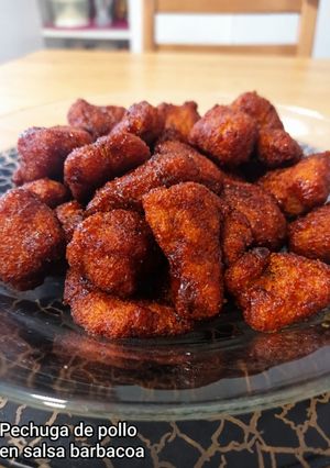 Una foto de Pechugas de pollo con salsa barbacoa