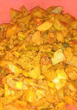 चटपटी आलू गोभी की सब्जी (chatpati aloo gobi ki sabzi recipe in Hindi) रेसिपी मुख्य फोटो