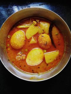 আলু ফুলকপি ডিমের ঝোল(aloo foolkopi dimer jhol recipe in Bengali) রেসিপির প্রধান ছবি