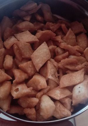 A picture of Namak pare.