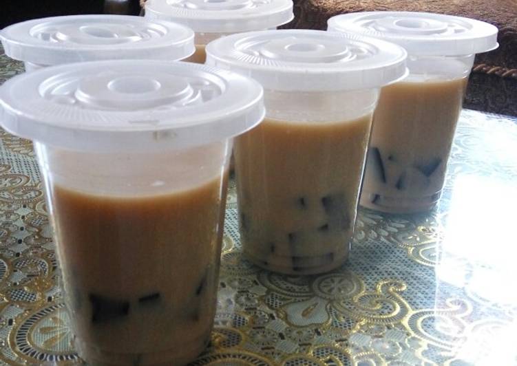 Bagaimana Menyiapkan Thai Tea Cincau Anti Gagal