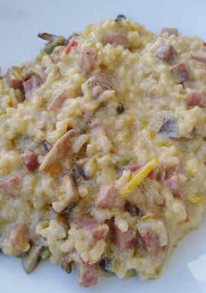 Una foto de Risotto verduras y jamón