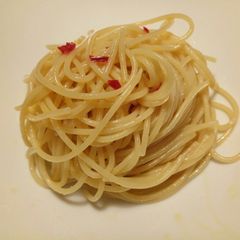 Spaghetti aglio, olio e peporoncino A picture of Spaghetti aglio, olio e peporoncino.