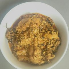 A picture of Eguisi soup using coconut oil.