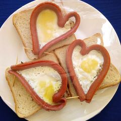 A picture of Sun_sideup toasted soasages.