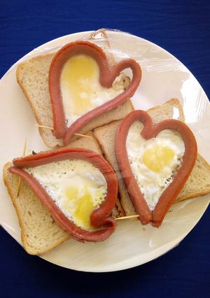 A picture of Sun_sideup toasted soasages.