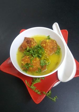A picture of Dal bonda with soup.