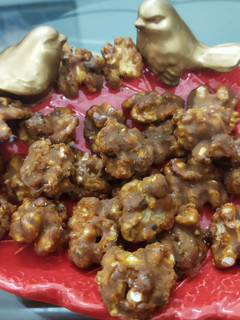 A picture of Walnut jaggery candy.