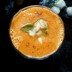 A picture of Carrot cucumber juice.