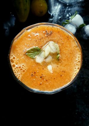 A picture of Carrot cucumber juice.