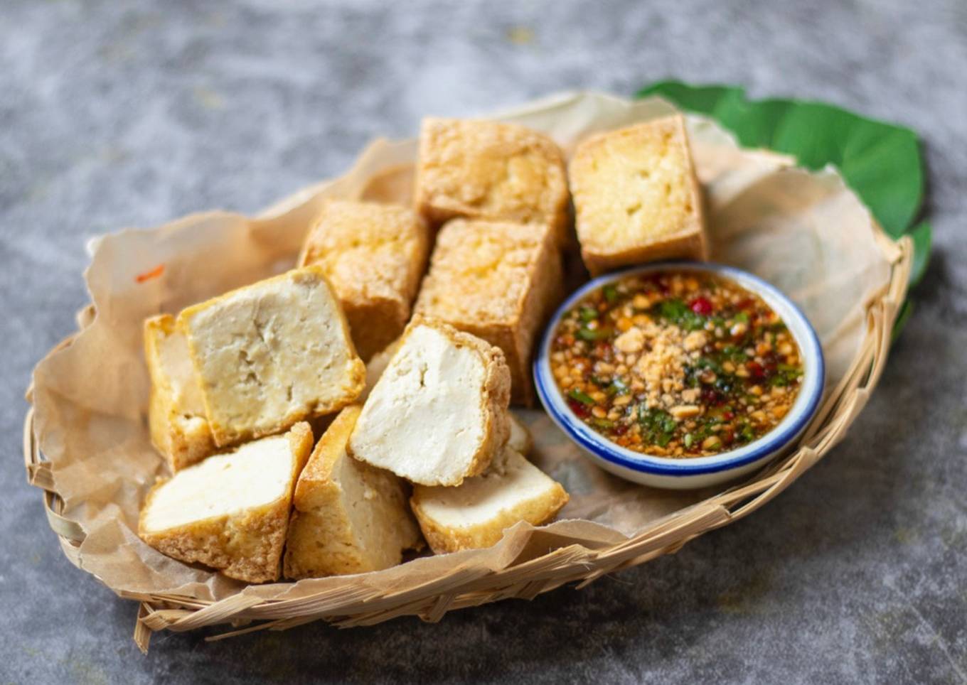 Tao Hoo Tord - Fried tofu with peanut sweet chilli dipping sauce
