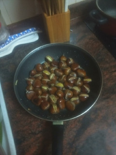 Una foto de Castañas asadas en sartén