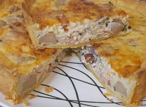 Una foto de Quiche de Champiñones, cebolla de verdeo, panceta y jamón