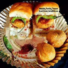 A picture of Vada Pav - Mumbai Street Food.