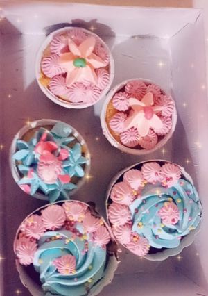 कप केक्स (Cupcakes  recipe in Hindi) रेसिपी मुख्य फोटो