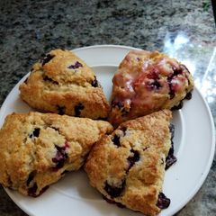 A picture of Lemon blueberry scones 🍋.