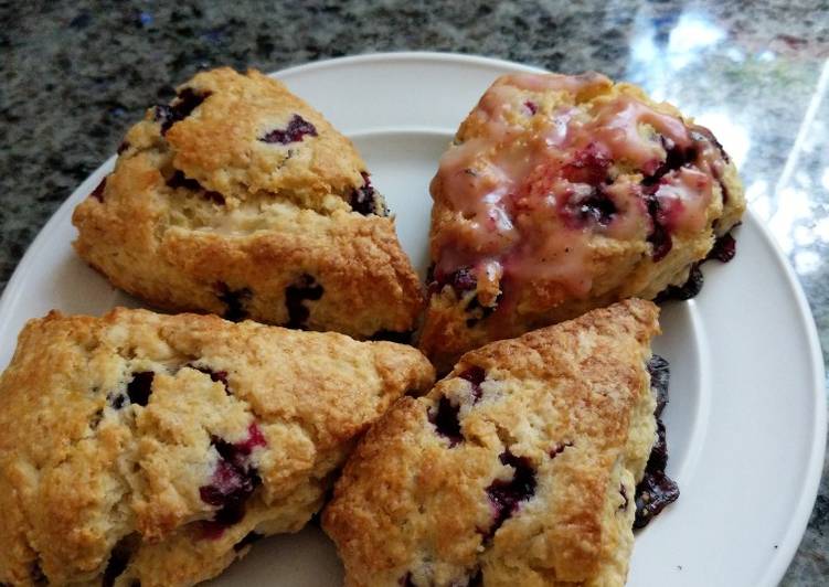 Simple Way to Cook Ultimate Lemon blueberry scones 🍋