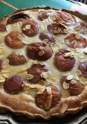 Une photo de Tarte aux abricots, amandes et vanille (pâte brisée aux trois farines)