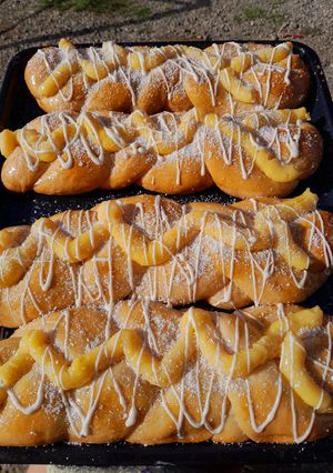 Una foto de Trenzas con Crema Pastelera y Coco