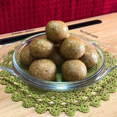 A picture of Dry Fruit Laddu.