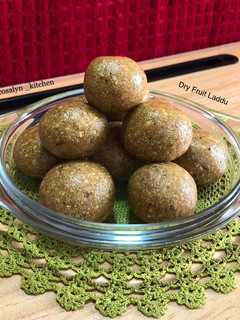 A picture of Dry Fruit Laddu.