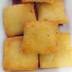 A picture of White sauce box patties.
