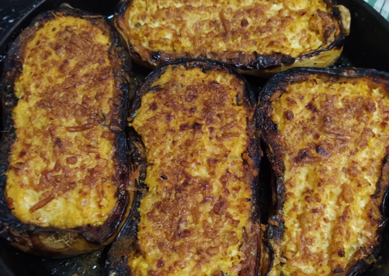 Zapallo calabaza relleno de verduras