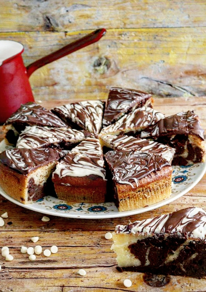 Una foto de Bizcocho Marmolado Dos Chocolates