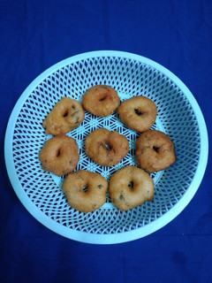 விரத ஸ்பெஷல்,*யம்மி உளுந்து வடை*(ulunthu vadai recipe in tamil) செய்முறை முக்கிய புகைப்படம்