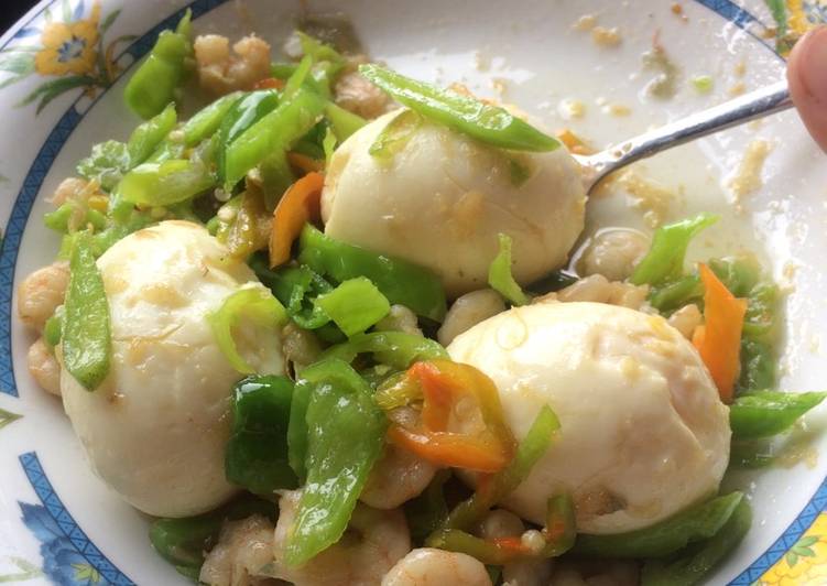 Bagaimana Menyiapkan Telur udang cabe hijau yang Lezat