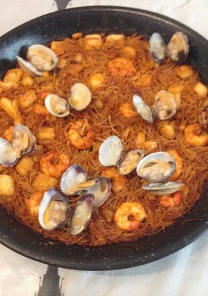 A picture of Easy Fideuá with Clams.