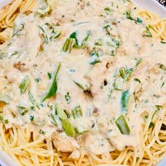 A picture of Alfredo Chicken Pasta.
