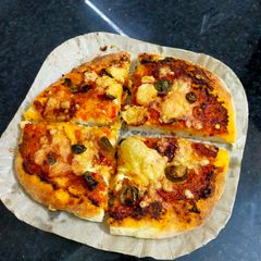 A picture of Veg. Pizza.