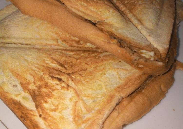 Recipe: Delicious Toast bread with sardines and boiled eggs